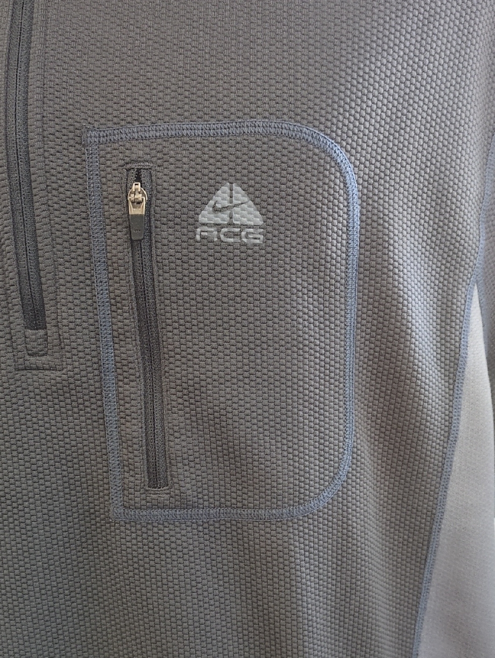 Nike ACG Gray Textured Outdoor Pullover - Picture 3 of 5